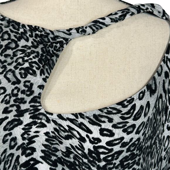 Lane Bryant SZ 26/28 Top Cheetah Print Stretch Puff Sleeve Cutout Neckline Black - Picture 2 of 8